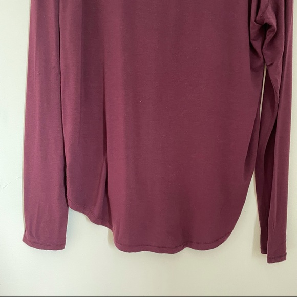 AMERICAN EAGLE Maroon Long Sleeved T-Shirt Soft & Sexy Tee Size Medium - Picture 8 of 8